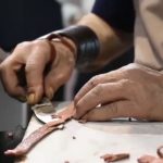 دوخت دستی کفش توسط حام محمد خادم پدر کفش دست دوز و موسس کفش سی سی تبریز