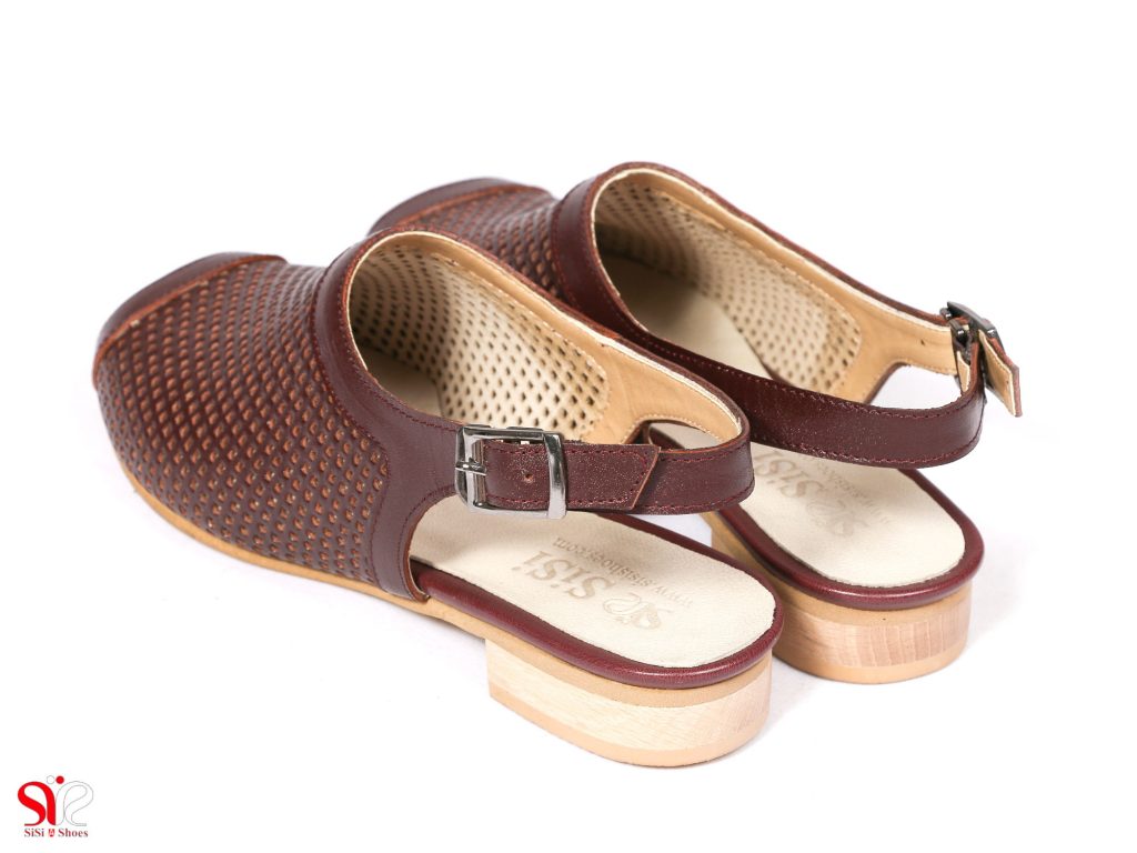 کفش تابستانی زنانه مدل مونیکا رنگ قهوه ای با پاشنه تخت 2 سانتیمتری و بند سگک دار