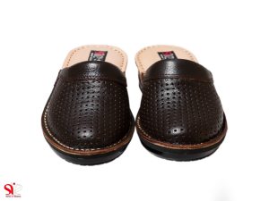 دمپایی زنانه با رویه سوراخ دار رنگ قهوه ای مدل پانیسا