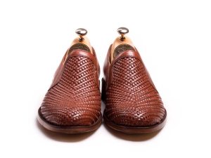 کفش مردانه مدل حصیری بی بند رنگ عسلی