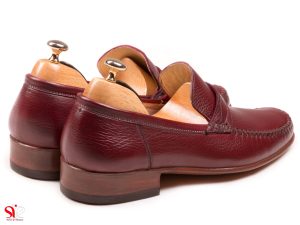 پاشنه 2.5 سانتی متریو زیره منعطف و سبک کفش کالج ماکاسین رنگ زرشکی