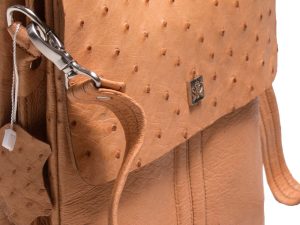 کیف دوشی مدل آرین Arien با چرم شترمرغ رنگ طلایی