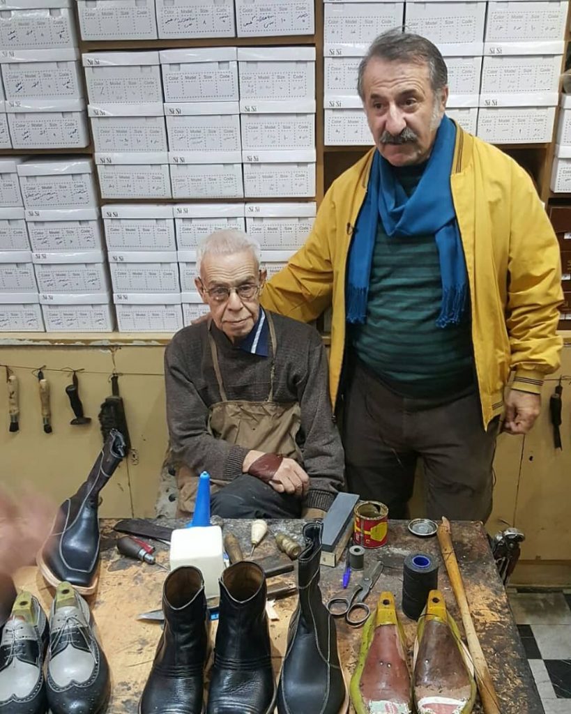 آقای مهران رجبی هنرمند محبوب کنار استاد حاج محمد خادم پدر کفش دست دوز