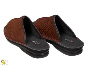 دمپایی مردانه چرم طبی رنگ عسلی سی سی مدل کونته جلوباز