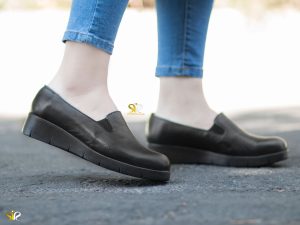 عکس مدل کفش طبی زنانه لژدار آندا رنگ مشکی - کفش طبی