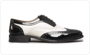 Read more about the article مدل انواع کفش های چرمی مردانه با پستایی (Uppers) سیاه و سفید
