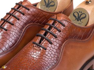 چرم عسلی کفش مجلسی مرداه مدل گلبرگ سی سی - کفش تبریز