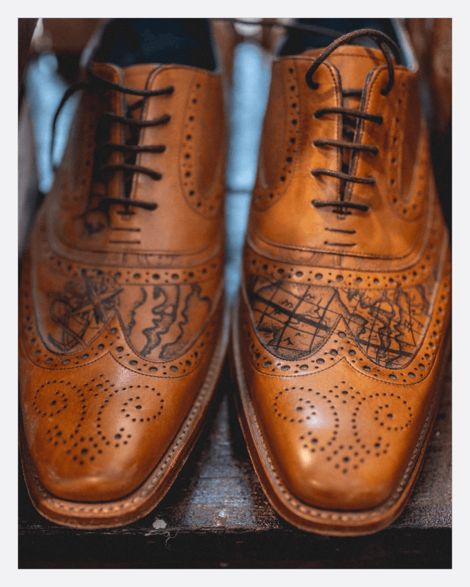 خال کوبی بر روی انواع محصولات چرمی مانند کفش، کیف، لباس و سایر (The tattoo Leather)
