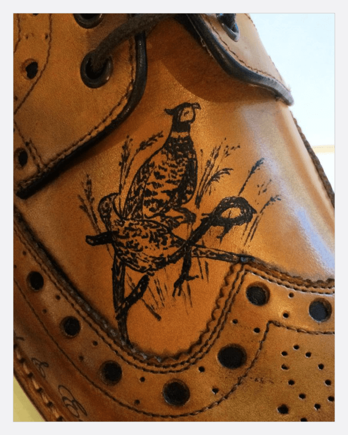 خال کوبی بر روی انواع محصولات چرمی مانند کفش، کیف، لباس و سایر (The tattoo Leather)