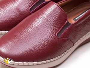 چرم زرشکی طبیعی و نرم مدل ماندی