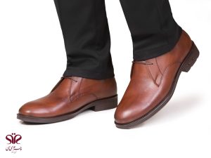 نیم بوت مردانه قابل استایل با شلوار جین و پارچه ای مدل سوارز عسلی