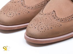 کفش مردانه چرم نبوک رنگ خاکی کرم
