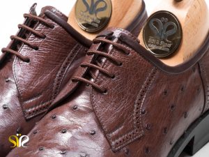 چرم شترمرغ قهوه ای برای کفش مجلسی مردانه