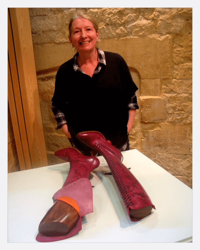 کفش های دست دوز سنتی زنانه خانم کارولین گروس (Caroline Groves)