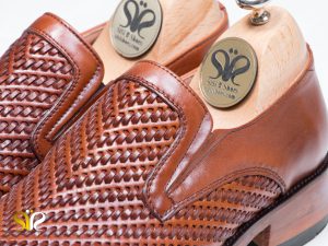 چرم بافته شده برای کفش مجلسی مردانه مدل بافتی عسلی پلاس