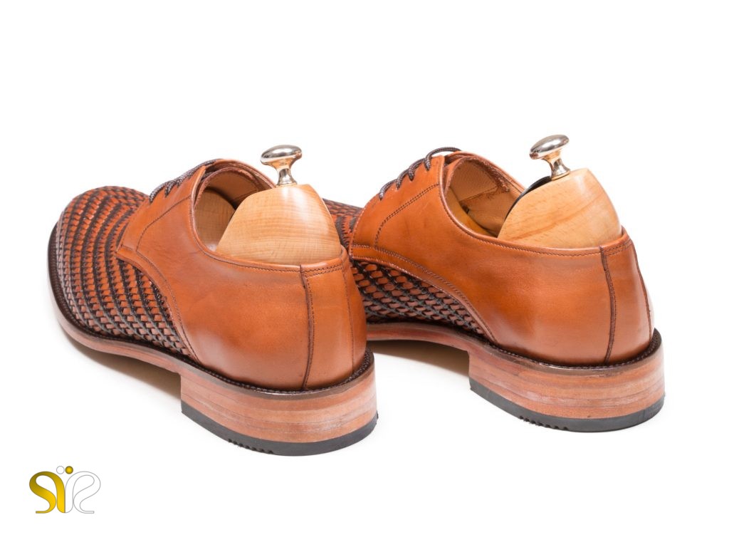 کفش مجلسی مردانه مدل بافتی رنگ عسلی بنددار