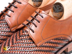 کفش مجلسی مردانه بنددار بافتی رنگ عسلی