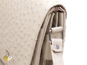 رنگ کرم کیف رو دوشی چرم شترمرغ مدل لمسر