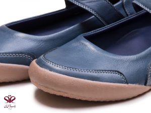 کفش زنانه با رویه و آستر چرم طبیعی مدل رها سرمه ای