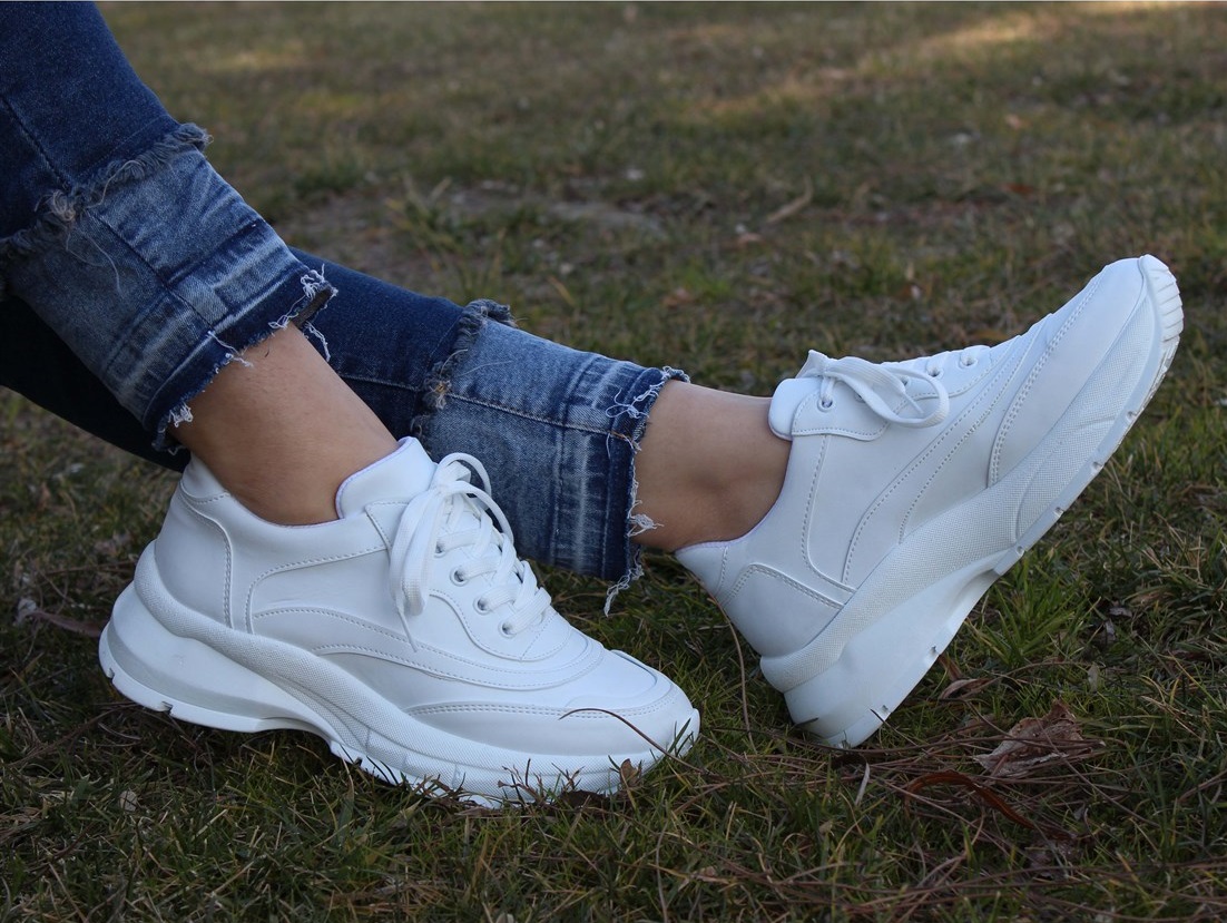 مزیت های کفش اسپورت سفید