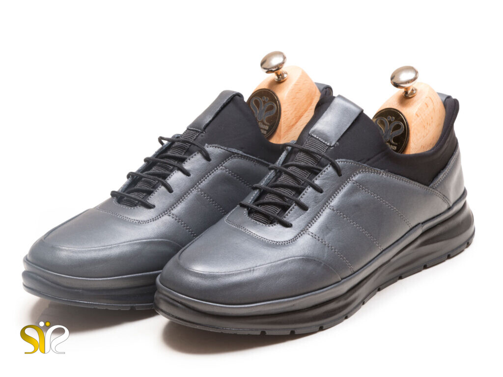 عکس مدل کفش اسپرت مردانه رنگ طوسی