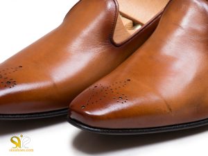 سمبه کاری روی چرم کفش ندل لورچ