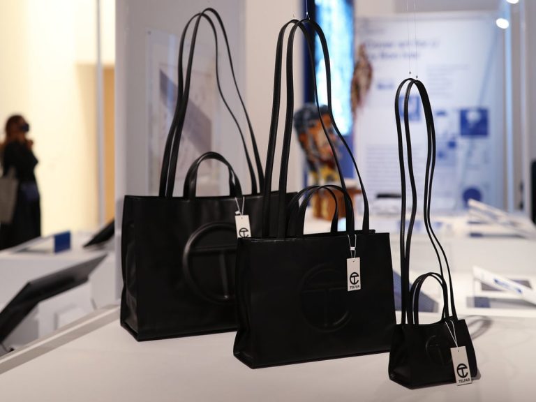 Read more about the article راهنمای خرید کیف دستی از سی سی؛ خانم های کوتاه قد، چه نوع کیف هایی باید انتخاب کنند؟