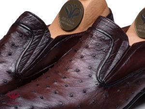 کفش با چرم شترمرغ