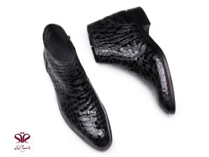 نیم بوت چرم مجلسی مدل فلوس طرح پوست ماری مشکی 4