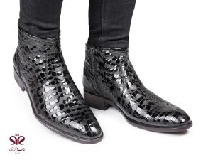 نیم بوت چرم مجلسی مدل فلوس طرح پوست ماری مشکی 5