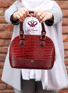 کیف شیک زنانه تمام چرم مدل نیلوفر رنگ زرشکی